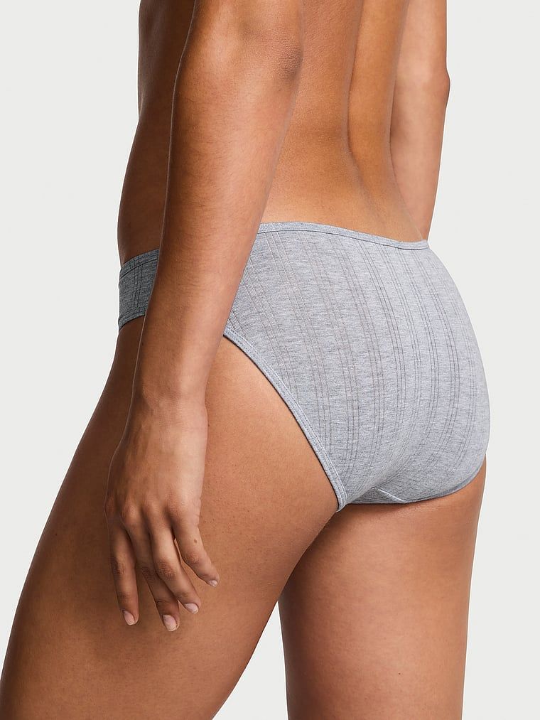 Majtki z modalu Ultra-Fine Bikini. Produkt ma kolor szary i pochodzi z kolekcji Victoria's Secret. 