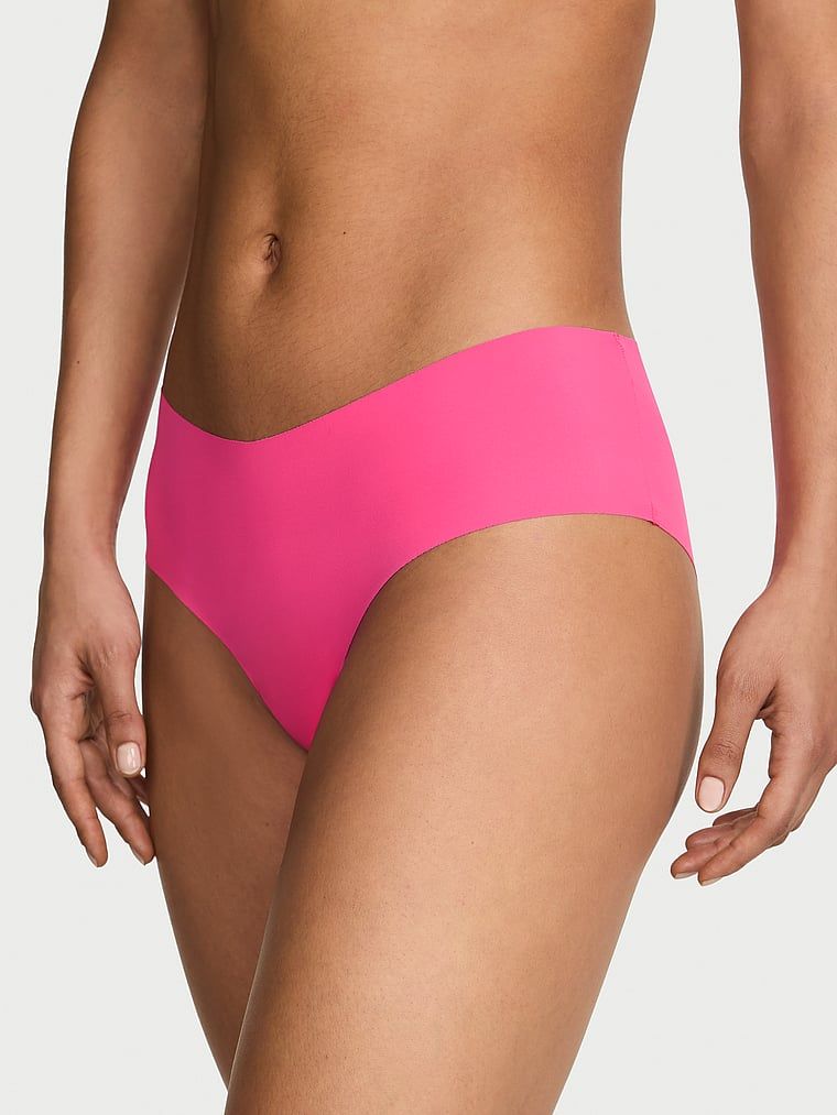 Majtki bezszwowe z paseczkami z tyłu No-Show Strappy Cheeky. Produkt ma kolor różowy i pochodzi z kolekcji No-Show. 