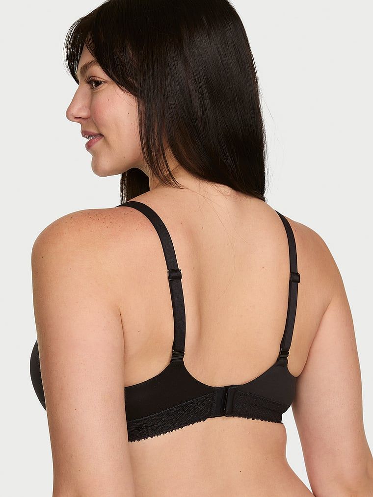 Biustonosz lekko usztywniany z mocno zabudowanymi miseczkami ze wstawkami z koronki. Produkt ma kolor czarny i pochodzi z kolekcji Body by Victoria. 