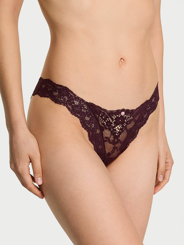Majtki brazyliany koronkowe Brazilian. Produkt ma kolor purpurowy i pochodzi z kolekcji Dream Angels. 