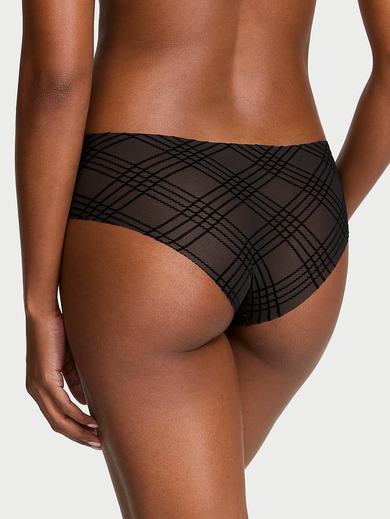Majtki z siateczki w kratkę No-Show Plaid Mesh Cheeky. Produkt ma kolor wzorzysty i pochodzi z kolekcji No-Show. 
