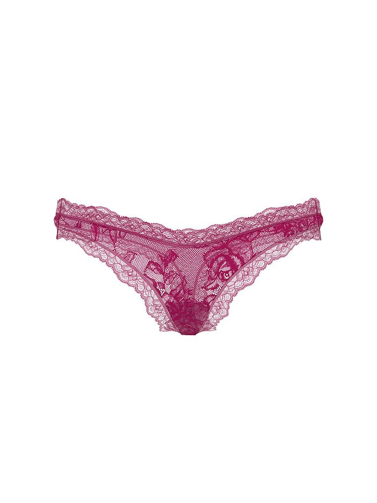 Stringi koronkowe z wysoko wyciętymi nogawkami Rose Lace. Produkt ma kolor różowy i pochodzi z kolekcji Very Sexy. 