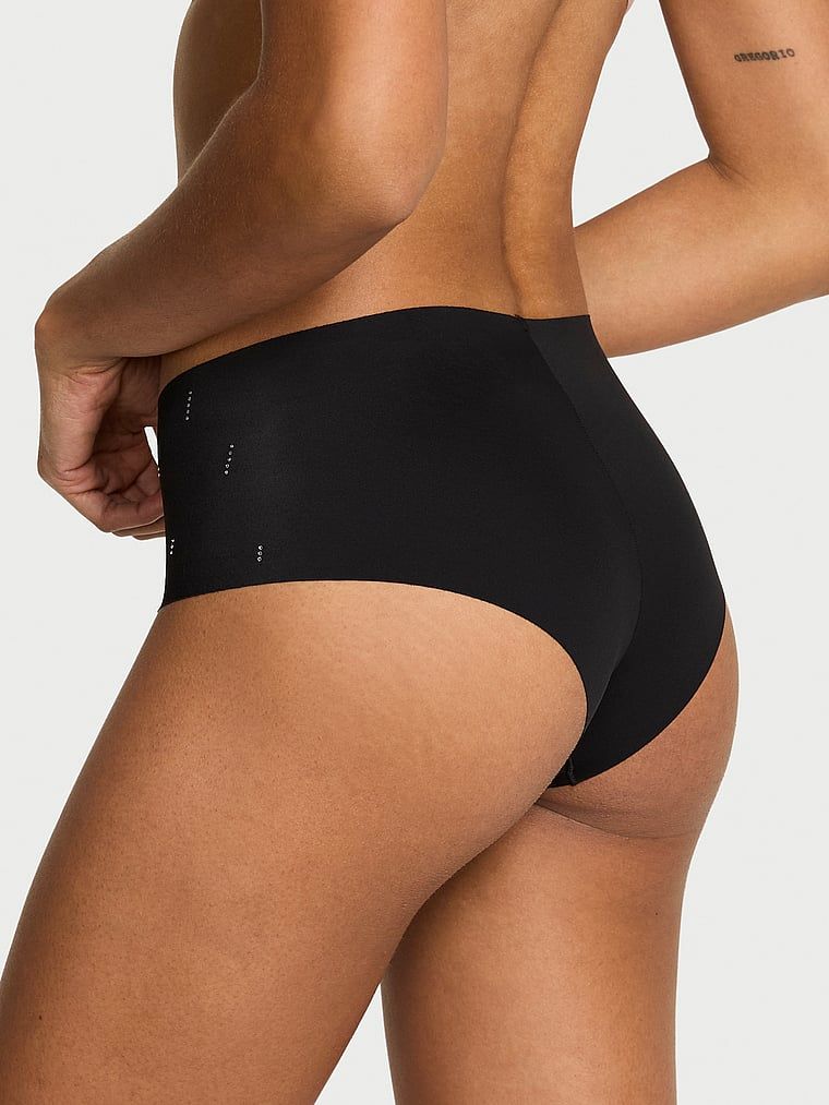 Majtki bezszwowe No-Show Sparkle Cheeky. Produkt ma kolor czarny i pochodzi z kolekcji No-Show. 