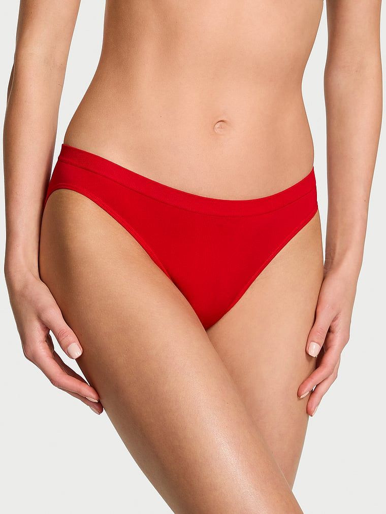 Majtki z kokardką z tyłu Seamless Bow Bikini. Produkt ma kolor czerwony i pochodzi z kolekcji Seamless. 