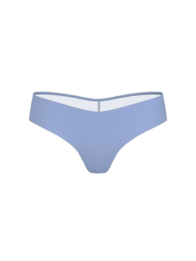 Stringi bezszwowe z siateczką z tyłu No-Show Sheer Logo. Produkt ma kolor purpurowy i pochodzi z kolekcji No-Show. 