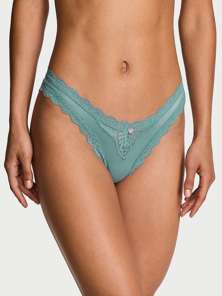 Majtki brazyliany z koronką Lace Trim Brazilian. Produkt ma kolor zielony i pochodzi z kolekcji Body by Victoria. 