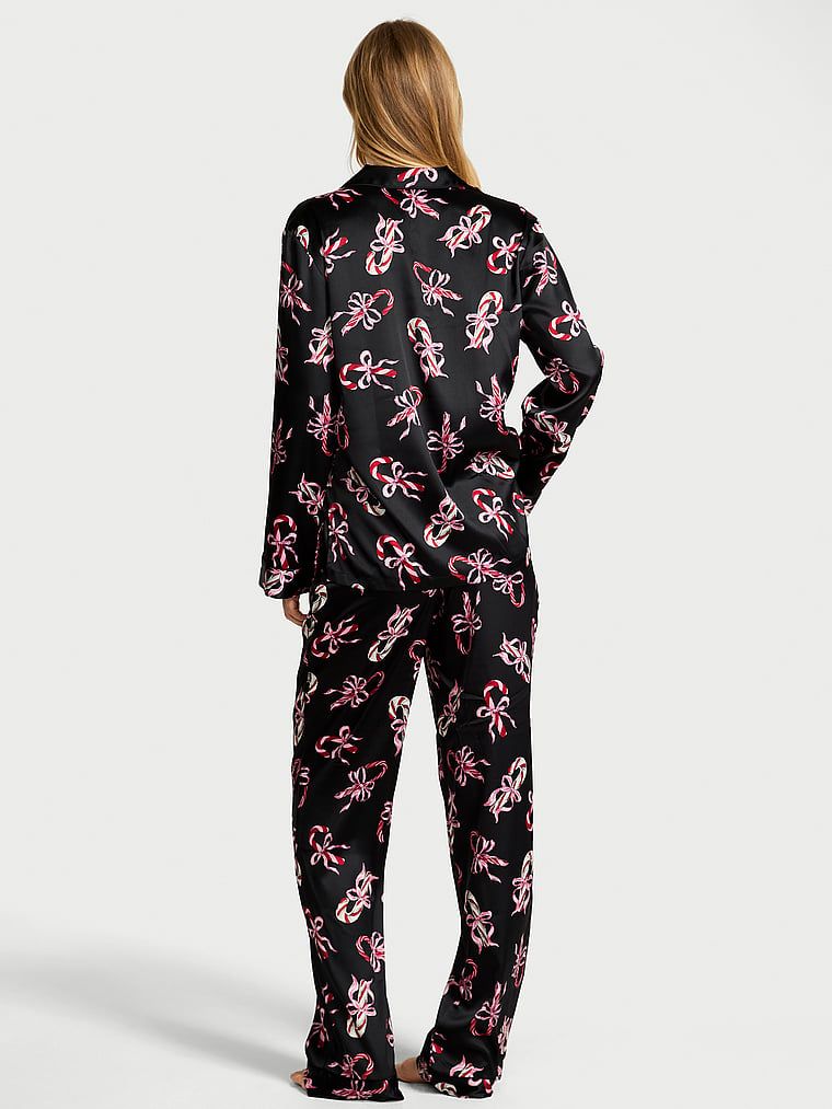 Piżama satynowa błyszcząca z długimi rękawami Glazed Satin. Produkt jest wzorzysty i pochodzi z kolekcji Victoria's Secret. 