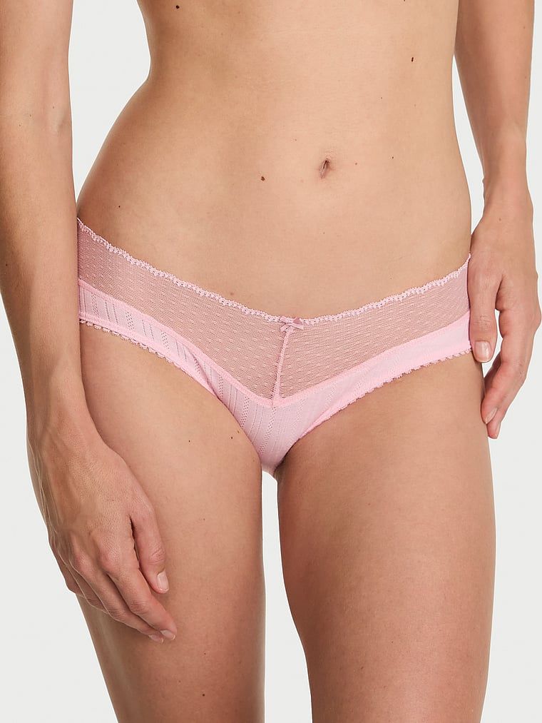 Majtki Lace Pointelle Hiphugger. Produkt ma kolor różowy i pochodzi z kolekcji Body by Victoria. 