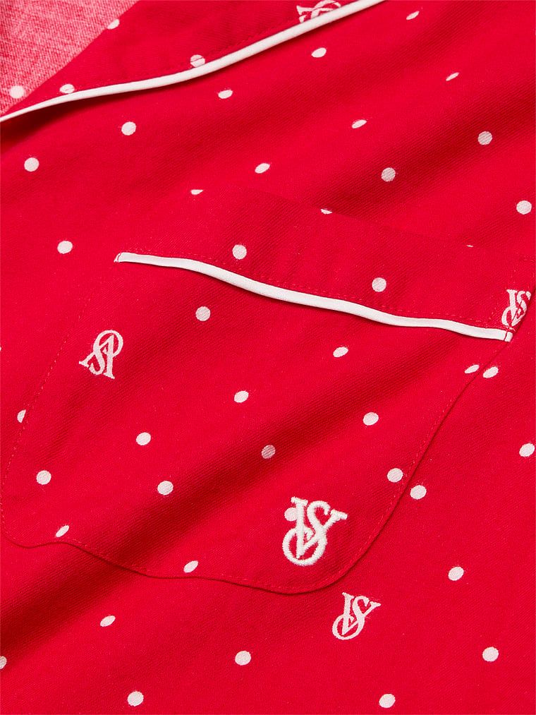 Flanelowa piżama z długimi spodniami. Produkt ma kolor czerwony i pochodzi z kolekcji Victoria's Secret. 