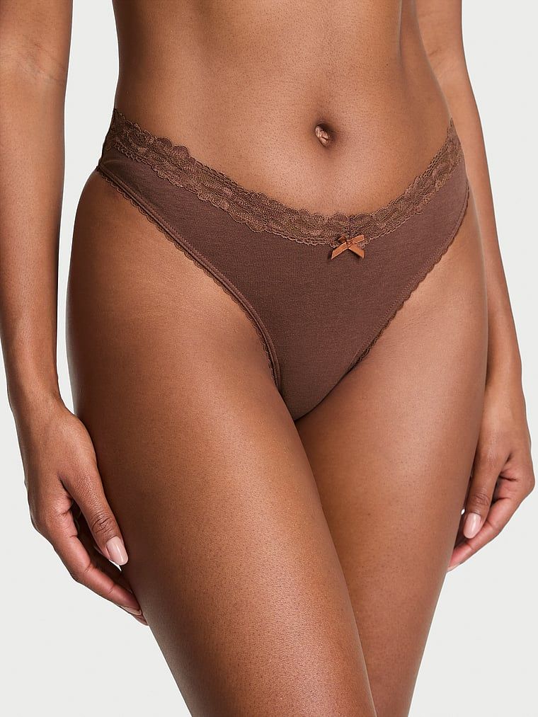 Stringi bawełniane z koronką w talii Lace-Waist Scoop. Produkt ma kolor brązowy i pochodzi z kolekcji Victoria's Secret. 
