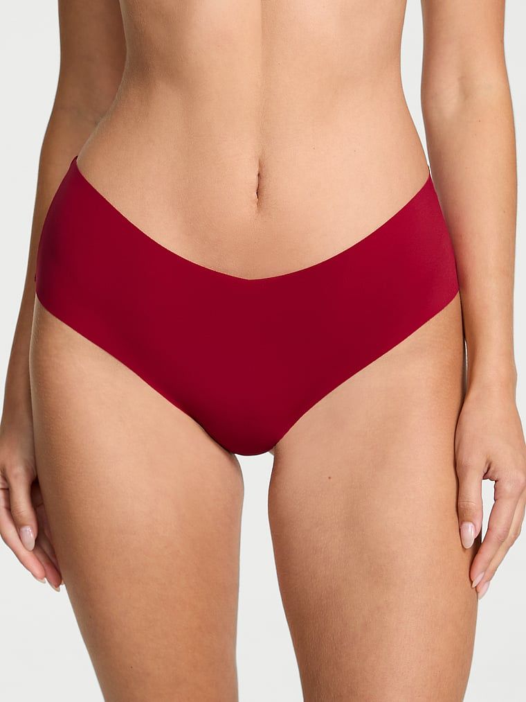 Majtki bezszwowe z paseczkami z tyłu No-Show Strappy Cheeky. Produkt ma kolor czerwony i pochodzi z kolekcji No-Show. 