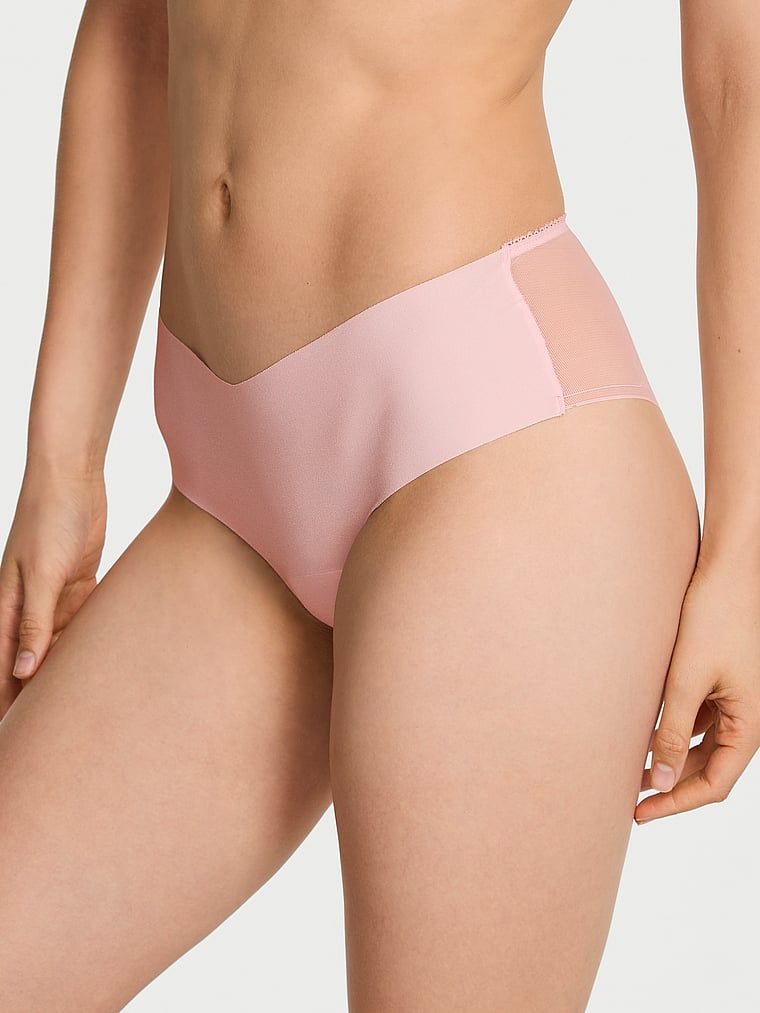 Majtki bezszwowe z siateczką z tyłu No-Show Sheer Logo Cheeky. Produkt ma kolor różowy i pochodzi z kolekcji Body by Victoria. 