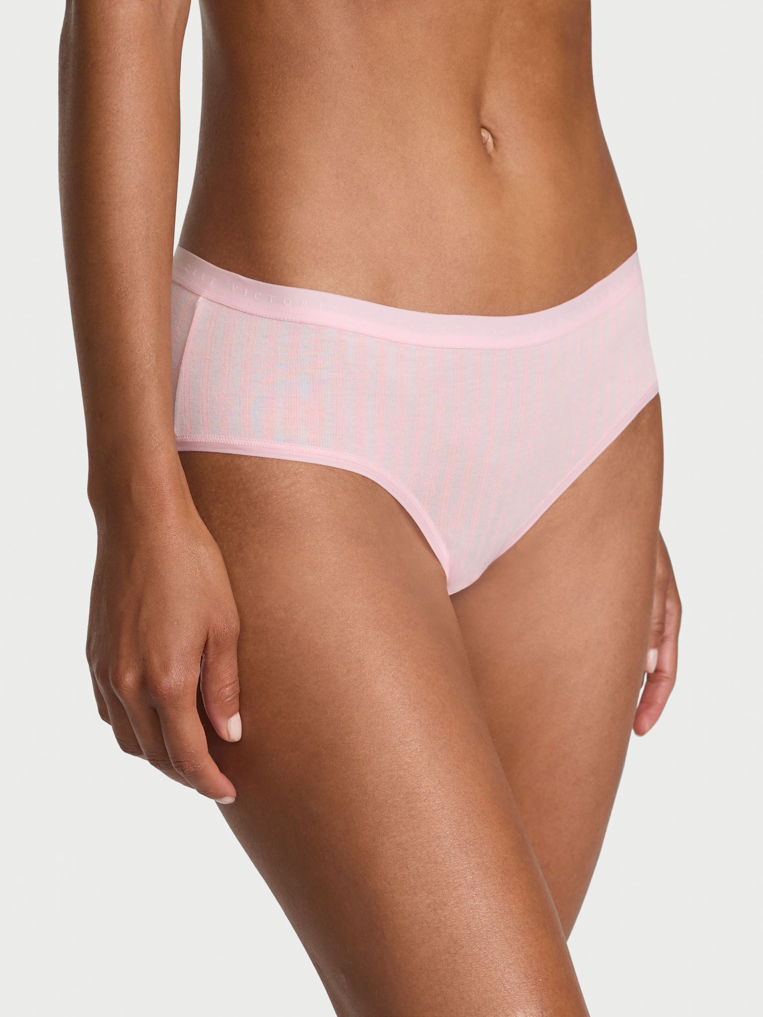 Majtki bawełniane Hiphugger. Produkt jest wzorzysty i pochodzi z kolekcji Victoria's Secret. 