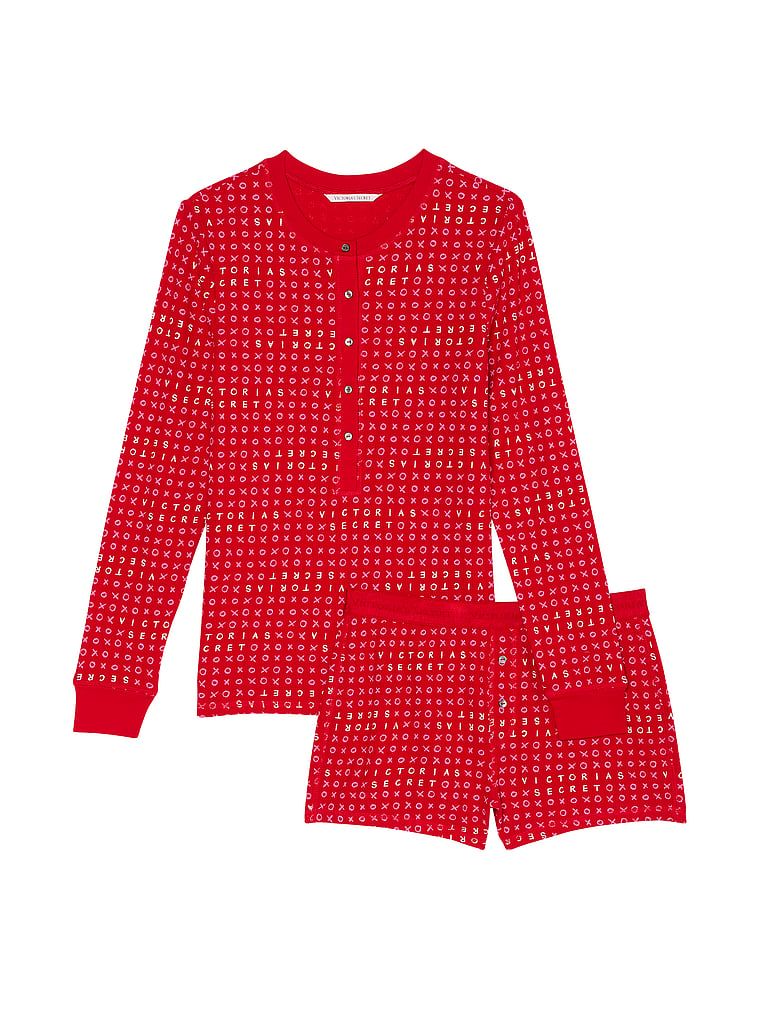 Ciepła piżama z szortami Thermal Short Pajama. Produkt ma kolor wzorzysty i pochodzi z kolekcji Victoria's Secret. 