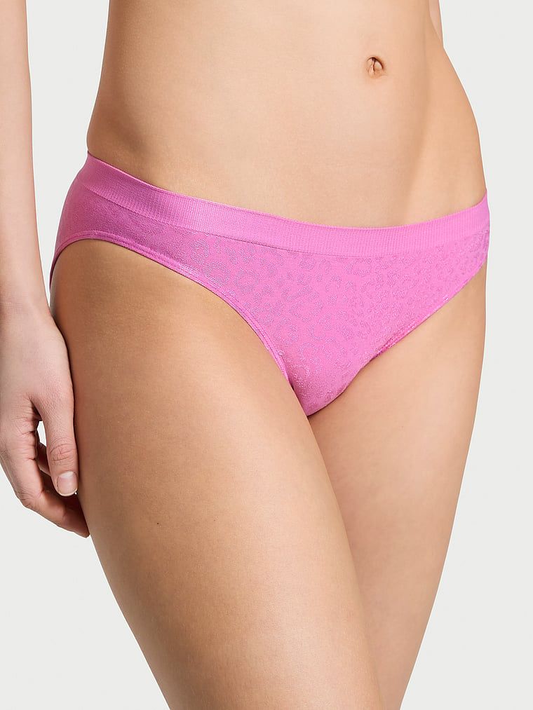 Majtki bezszwowe Seamless Bikini. Produkt ma kolor różowy i pochodzi z kolekcji Seamless. 