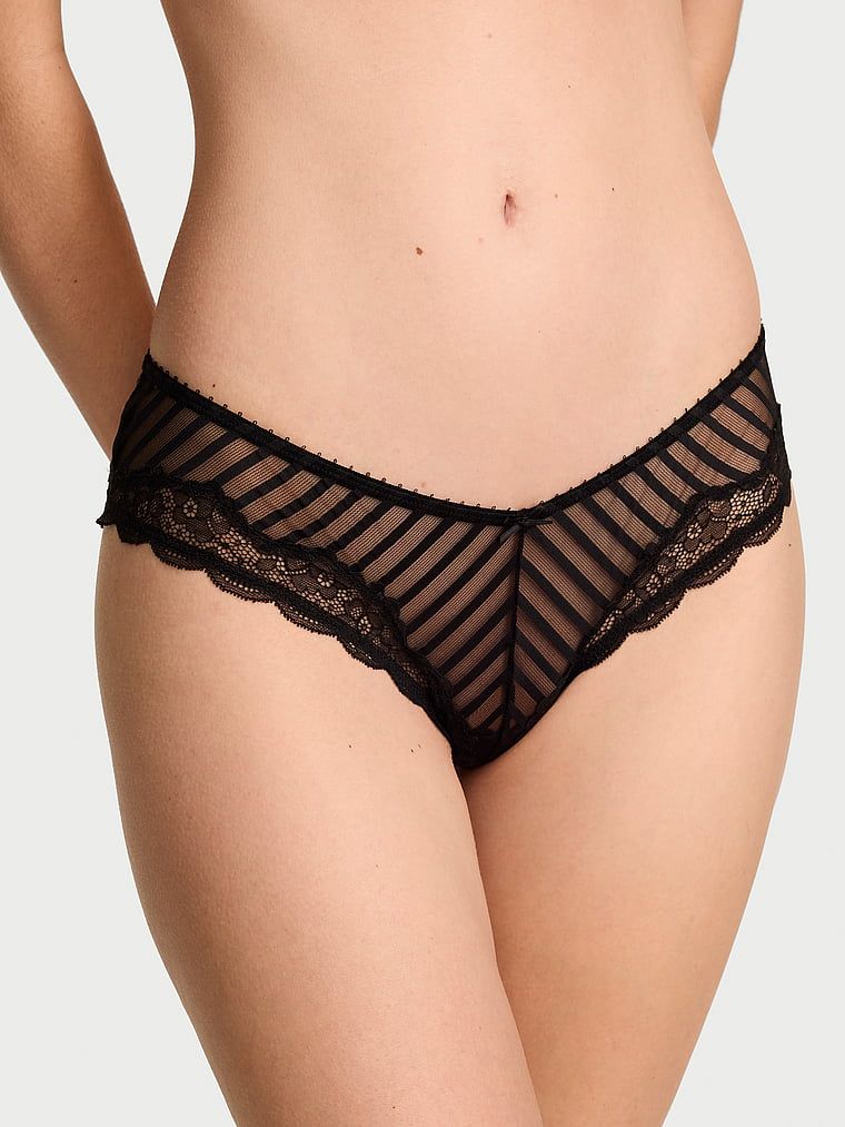 Majtki z paseczków z wysoko wyciętymi nogawkami Tease Sheer Stripe Cheeky. Produkt ma kolor czarny i pochodzi z kolekcji Victoria's Secret. 