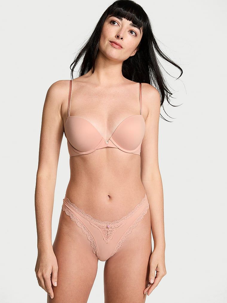 Majtki brazyliany z koronką Lace Trim Brazilian. Produkt ma kolor beżowy i pochodzi z kolekcji Dream Angels. 