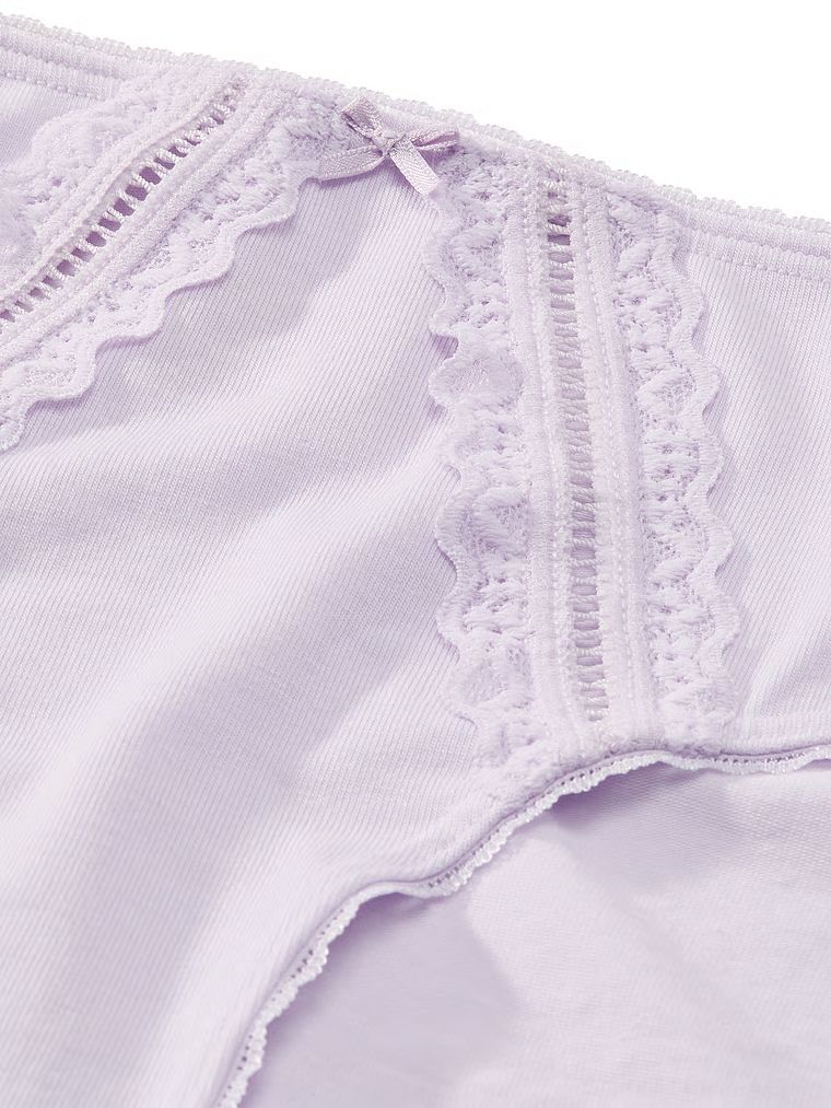 Majtki bawełniane ze wstawkami Lace-Trim Hiphugger. Produkt ma kolor fioletowy i pochodzi z kolekcji Victoria's Secret. 