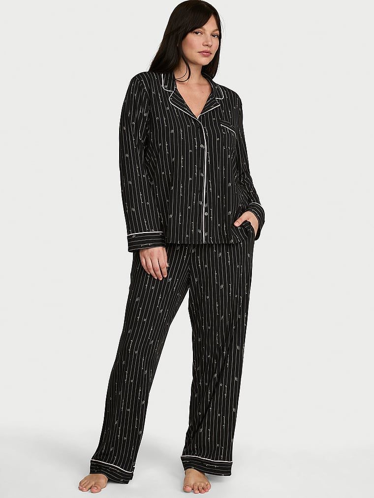 Piżama z modalu SoSoft. Produkt ma kolor wzorzysty i pochodzi z kolekcji Victoria's Secret. 
