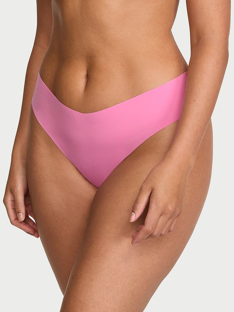 Stringi bezszwowe z paseczkami z tyłu No-Show Strappy. Produkt ma kolor różowy i pochodzi z kolekcji No-Show. 