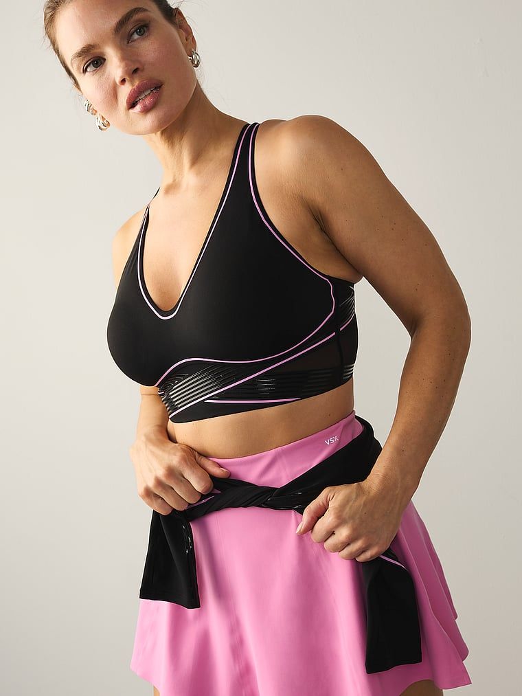Biustonosz sportowy z lekkim wsparciem i dekoltem VSX Elevate Refined Contours. Produkt ma kolor czarny i pochodzi z kolekcji VSX. 