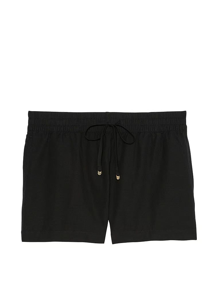 Lniane szorty na plażę Cover-Up Shorts. Produkt ma kolor czarny i pochodzi z kolekcji Victoria's Secret Swim. 