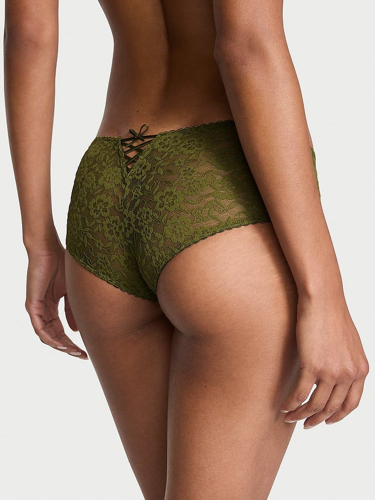 Majtki koronkowe z kokardką i sznurowaniem z tyłu Lace-Up Bow Cheeky. Produkt ma kolor zielony i pochodzi z kolekcji Lacie. 