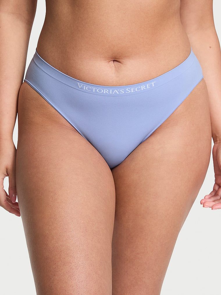 Majtki bezszwowe Seamless Bikini. Produkt ma kolor purpurowy i pochodzi z kolekcji Seamless. 