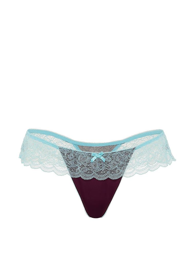 Stringi satynowe z falbanką Tease. Produkt ma kolor fioletowy i pochodzi z kolekcji Victoria's Secret. 
