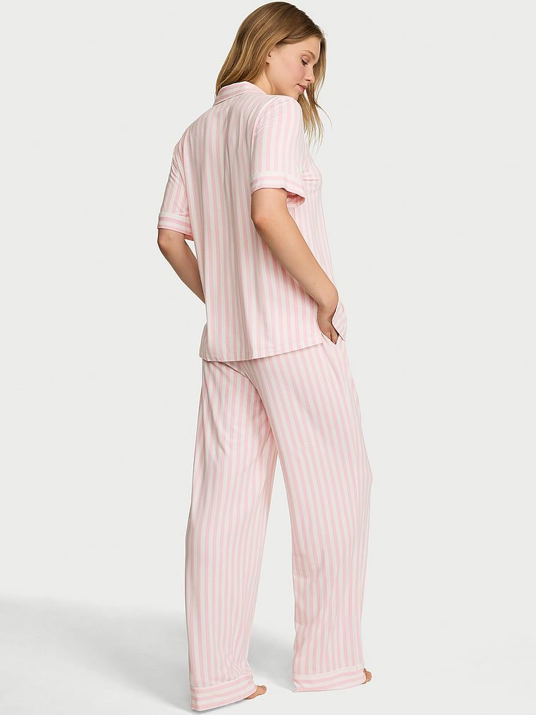 Piżama z modalu z krótkimi rękawami i długimi spodniami SoSoft. Produkt ma kolor wzorzysty i pochodzi z kolekcji Victoria's Secret. 