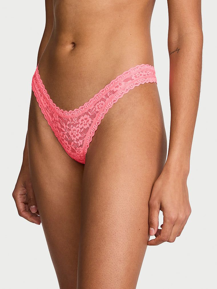 Stringi koronkowe Ultra-Mini Scoop. Produkt ma kolor różowy i pochodzi z kolekcji Lacie. 