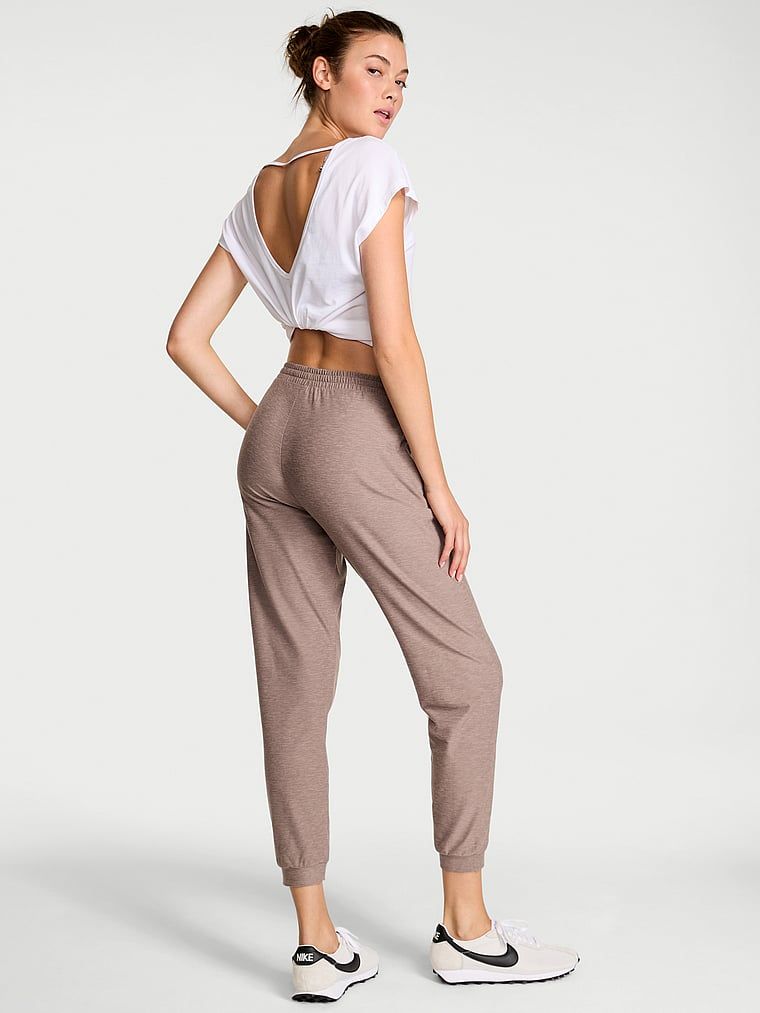 Spodnie joggery VSX LUXMarl. Produkt jest wzorzysty i pochodzi z kolekcji VSX. 