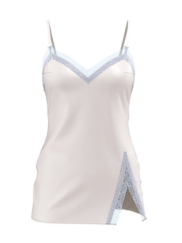 Koszulka nocna z koronką Tease Slip. Produkt ma kolor biały i pochodzi z kolekcji Victoria's Secret. 