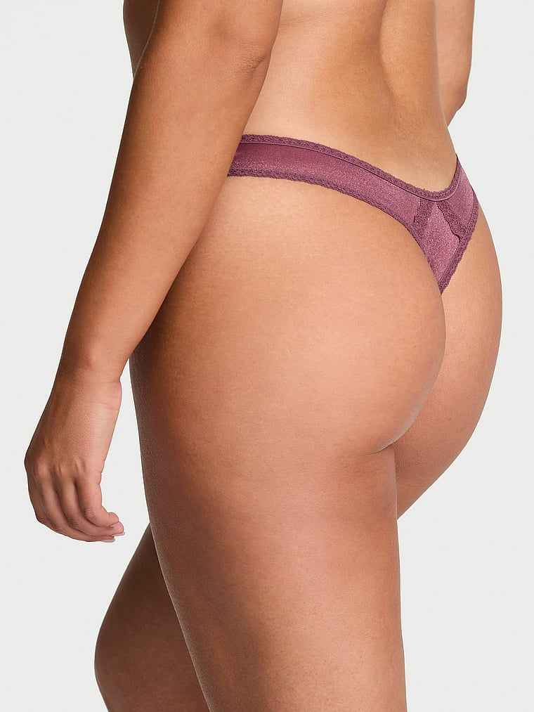 Stringi błyszczące Sheer Shimmer. Produkt ma kolor różowy i pochodzi z kolekcji Dream Angels. 