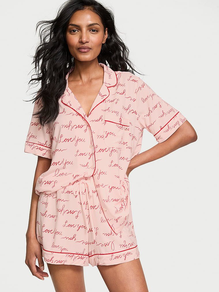 Piżama z modalu z szortami. Produkt ma kolor wzorzysty i pochodzi z kolekcji Victoria's Secret. 