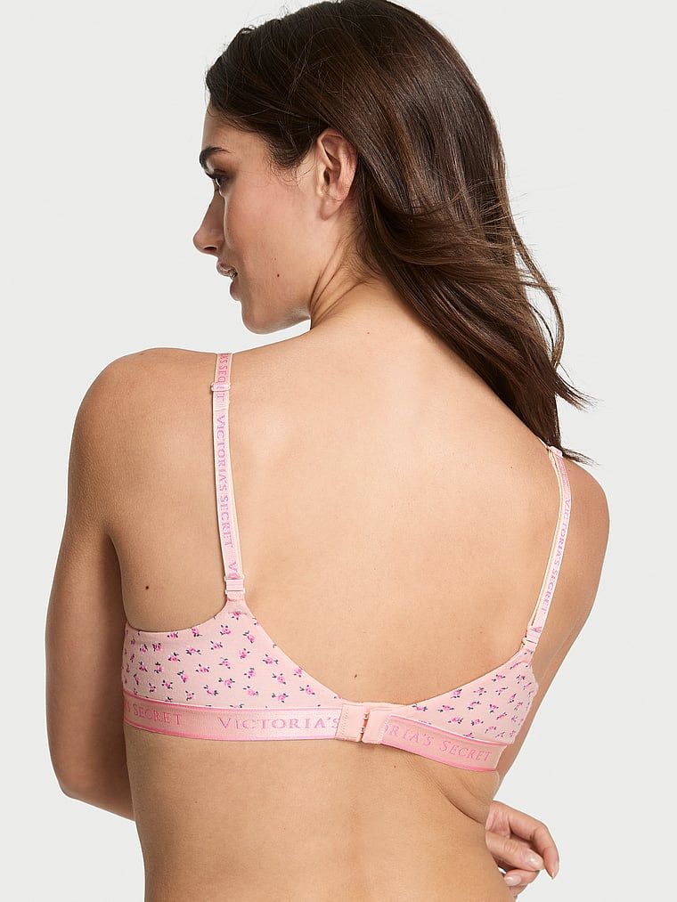 Modelka prezentuje biustonosz push-up Logo Perfect Shape. Produkt posiada kwiatowy wzór i pochodzi z kolekcji T-shirt.