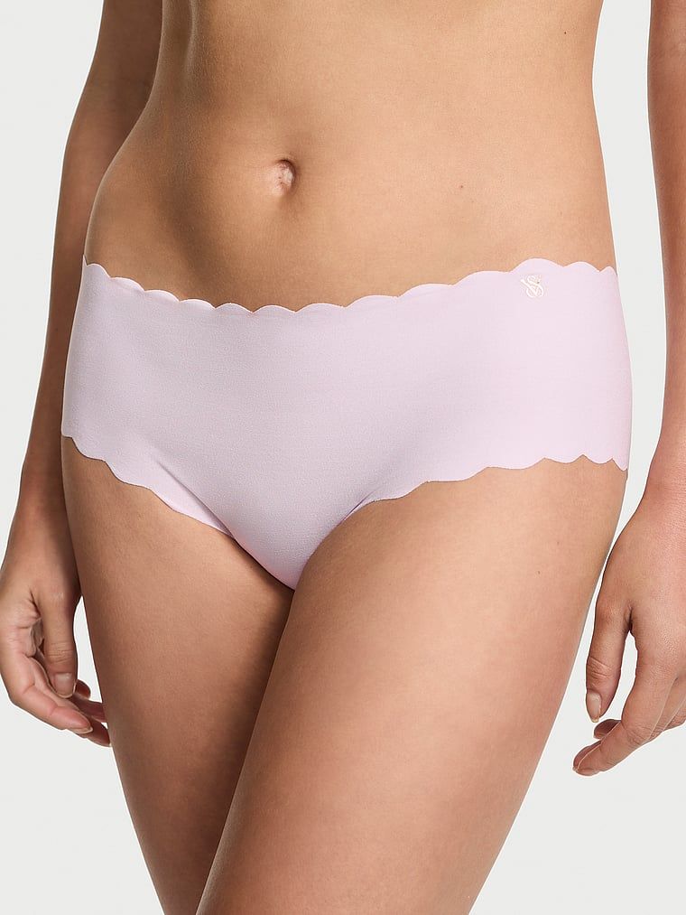 Majtki bezszwowe No-Show Cheeky. Produkt ma kolor purpurowy i pochodzi z kolekcji No-Show. 