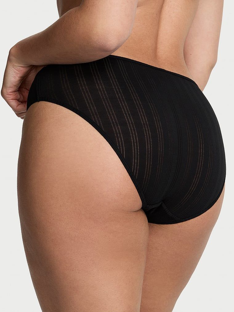 Majtki z modalu Ultra-Fine Bikini. Produkt ma kolor czarny i pochodzi z kolekcji Victoria's Secret. 