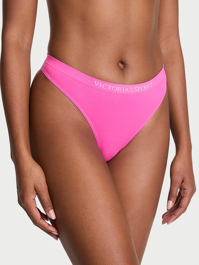 Stringi bezszwowe Seamless. Produkt ma kolor różowy i pochodzi z kolekcji Seamless. 