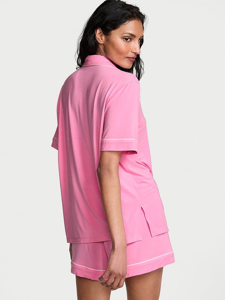 Piżama z modalu z szortami SoSoft. Produkt ma kolor różowy i pochodzi z kolekcji Victoria's Secret. 