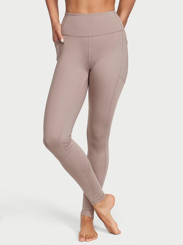 Legginsy z kieszeniami Essential Pocket. Produkt ma kolor beżowy i pochodzi z kolekcji VSX. 