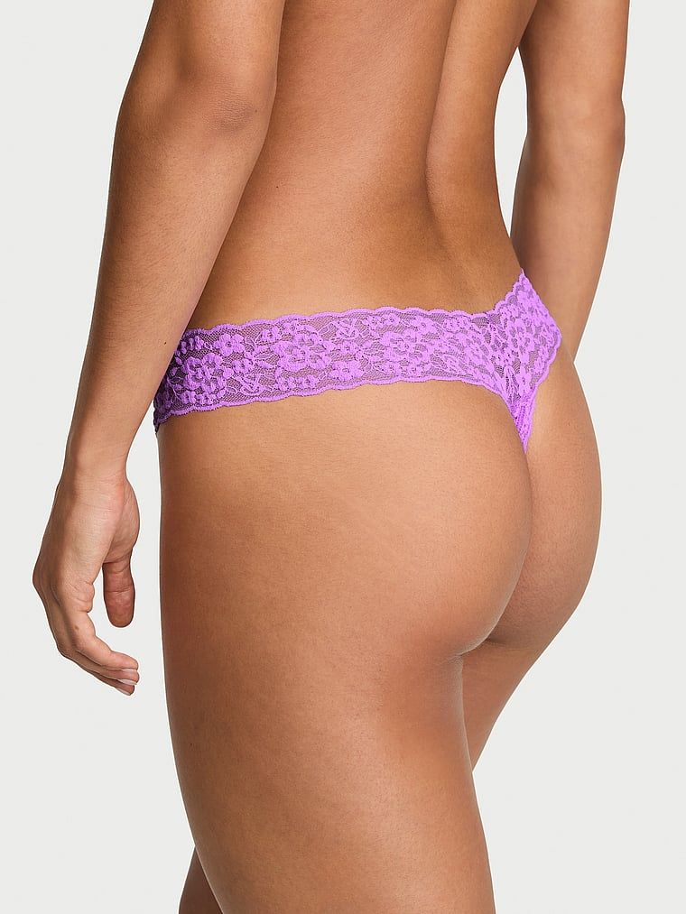 Stringi koronkowe Lace. Produkt ma kolor fioletowy i pochodzi z kolekcji Lacie. 