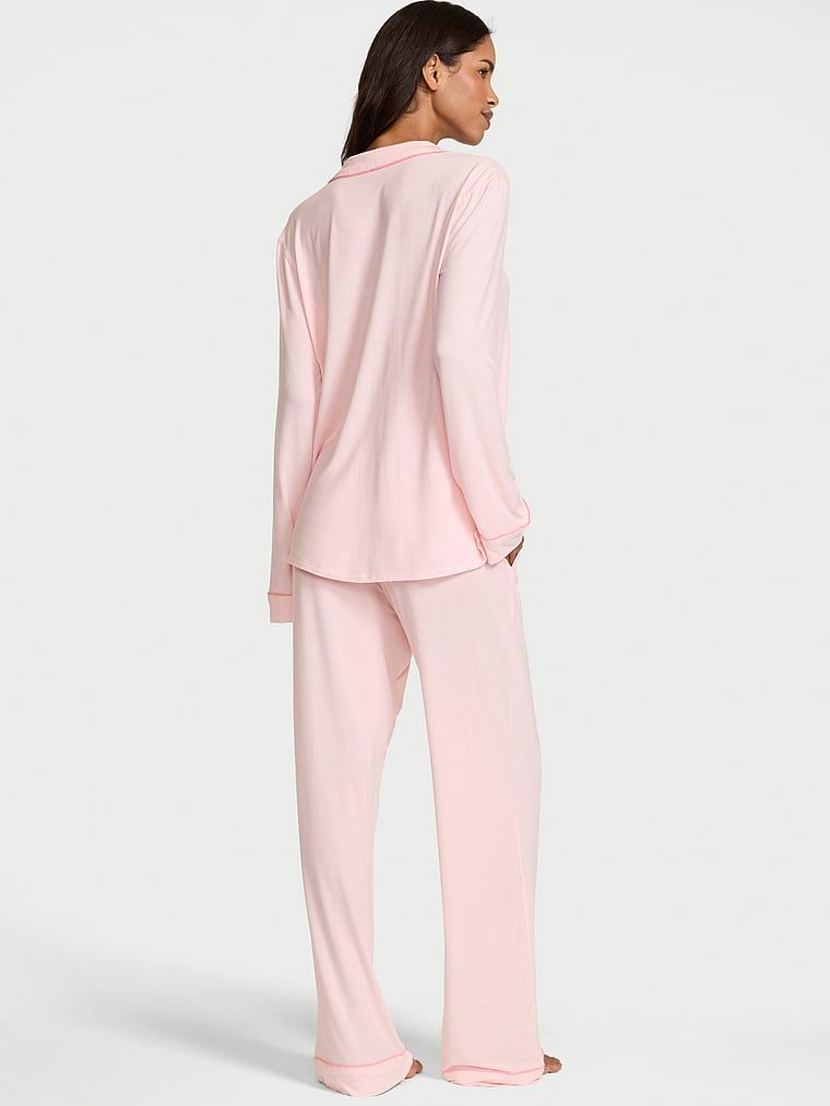 Piżama z modalu Bow. Produkt ma kolor różowy i pochodzi z kolekcji Victoria's Secret. 