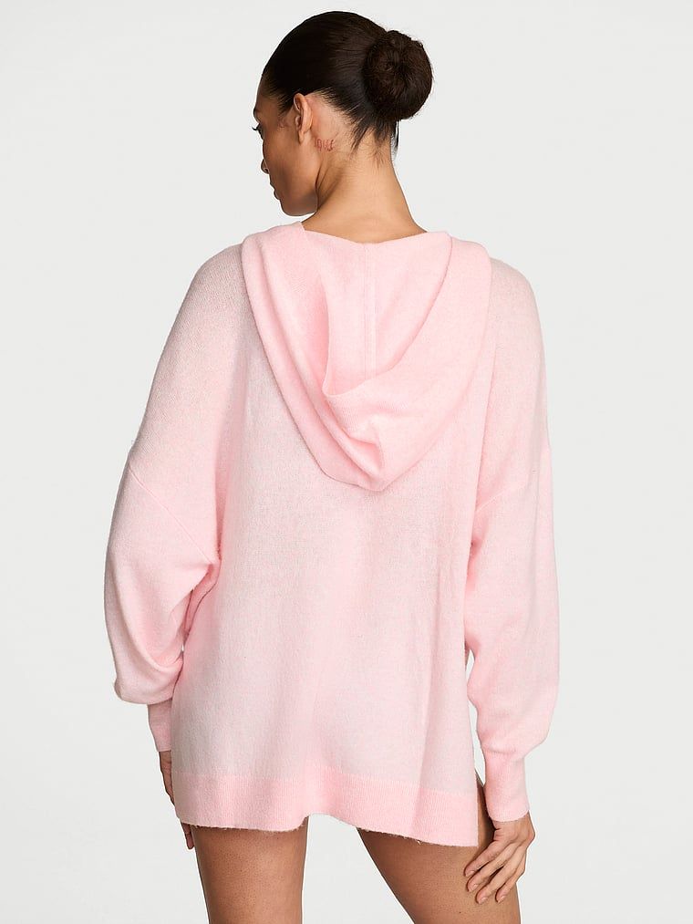 Sweter z kapturem Luxe Knit. Produkt ma kolor różowy i pochodzi z kolekcji Victoria's Secret. 