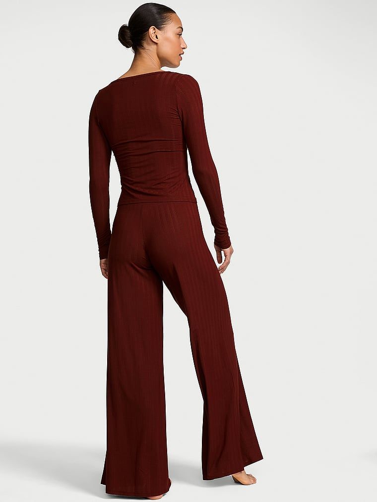 Piżama z modalu SoSoft. Produkt ma kolor brązowy i pochodzi z kolekcji Victoria's Secret. 