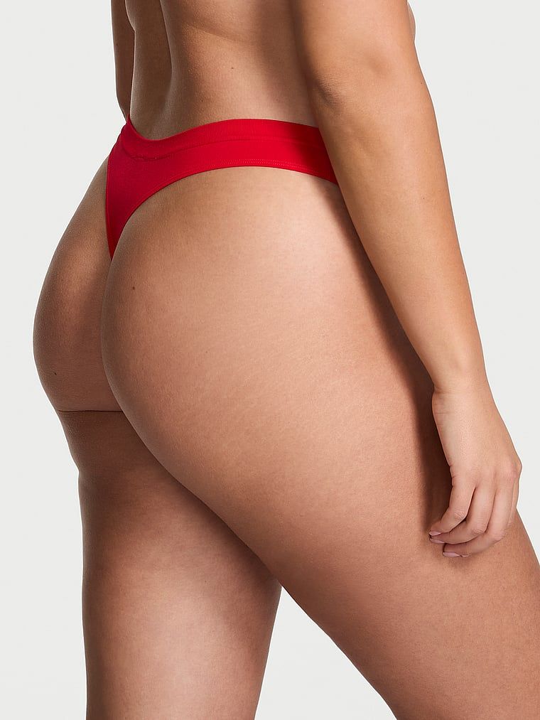 Stringi z kokardką Seamless Bow. Produkt ma kolor czerwony i pochodzi z kolekcji Seamless. 