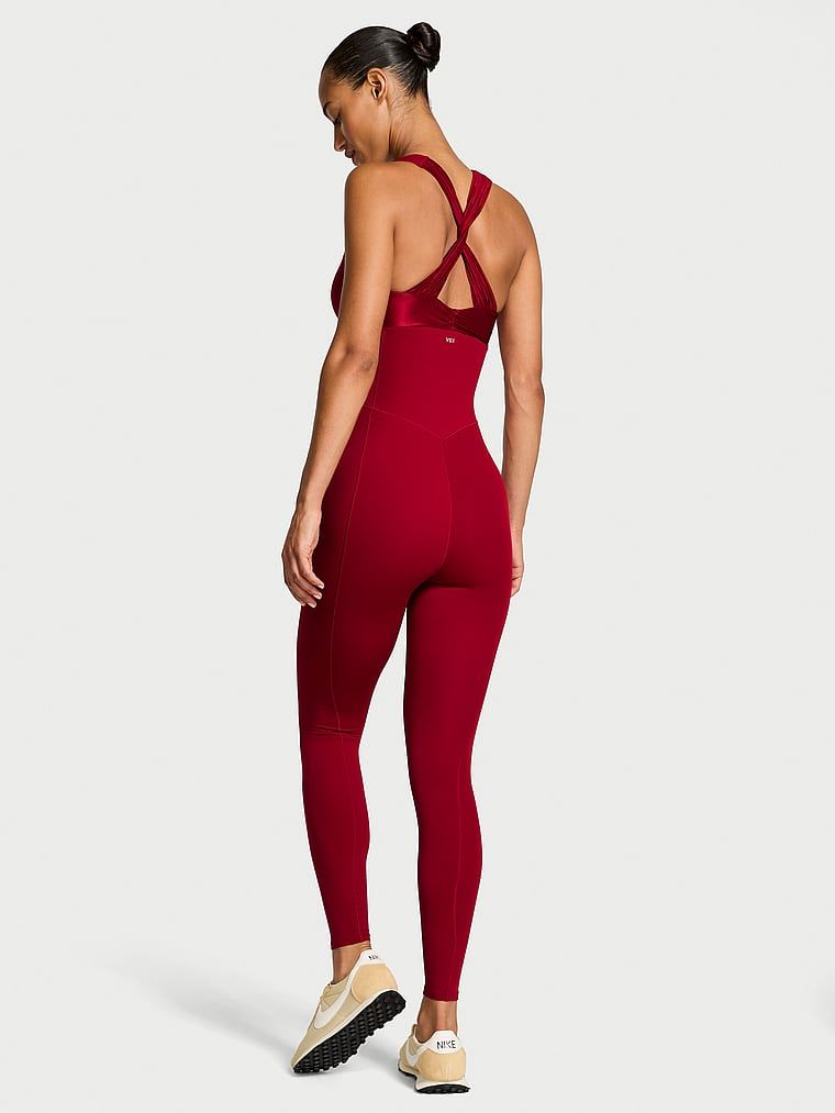 Kombinezon sportowy VSX Elevate Tuxedo Shine. Produkt ma kolor czerwony i pochodzi z kolekcji VSX. 
