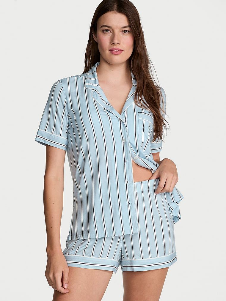 Piżama z modalu z szortami. Produkt ma wzór w paski i pochodzi z kolekcji Victoria's Secret. 