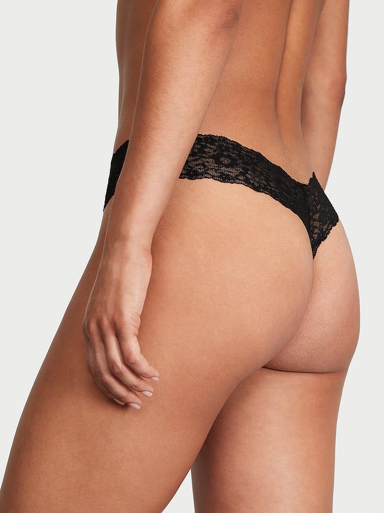 Stringi z koronką Lace. Produkt ma kolor czarny i pochodzi z kolekcji Lacie. 