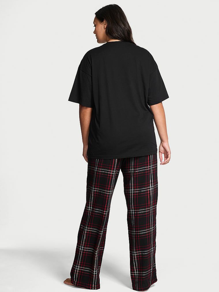 Piżama flanelowa - t-shirt i spodnie. Produkt ma kolor czarny i pochodzi z kolekcji Victoria's Secret. 